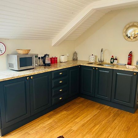 Glastonbury Festival En-Suite Studio With Kitchenette - 2 Miles To Site Bagian luar foto