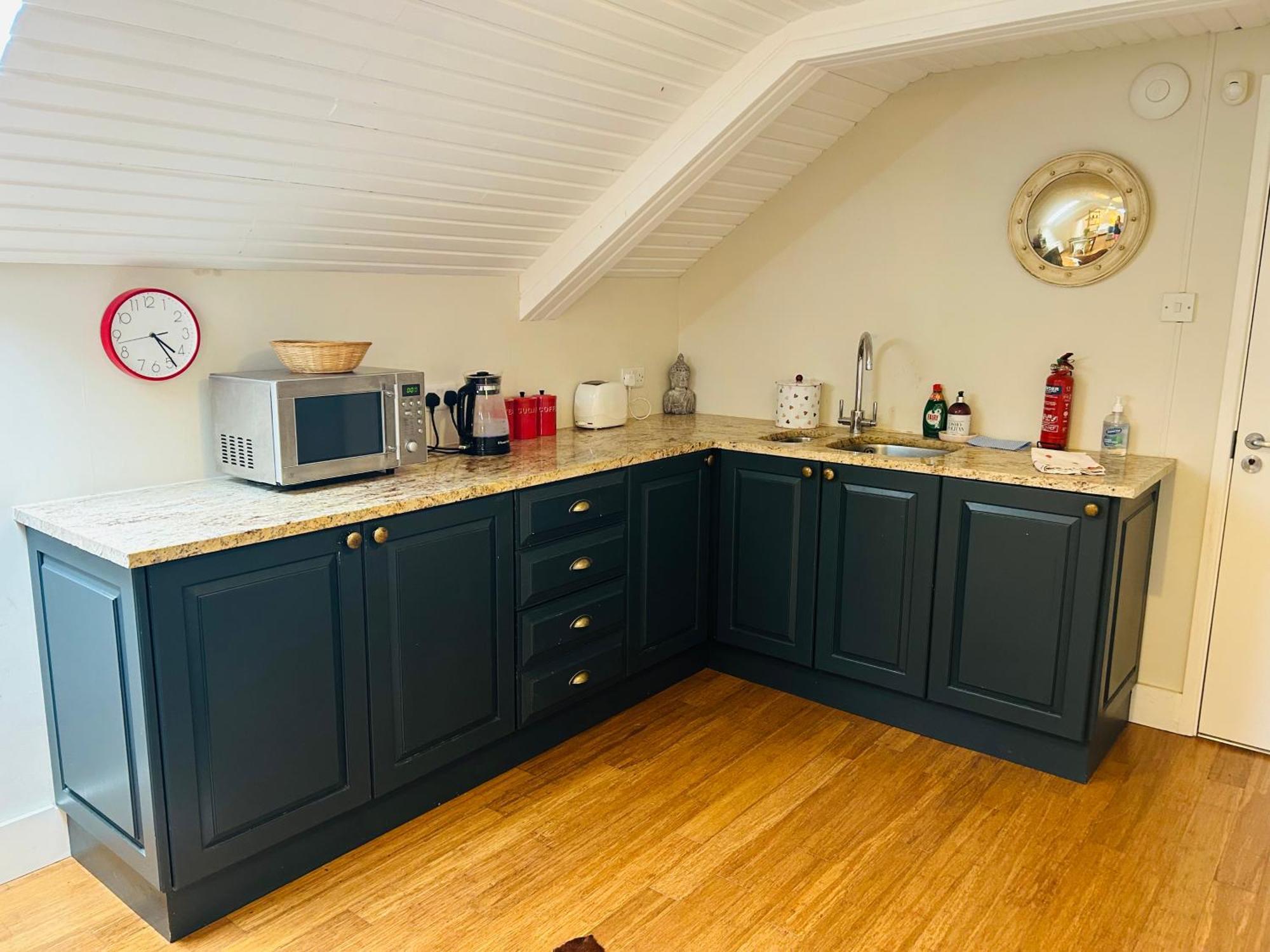 Glastonbury Festival En-Suite Studio With Kitchenette - 2 Miles To Site Bagian luar foto